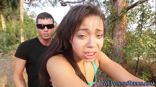 Adolescente de ébano atada follada