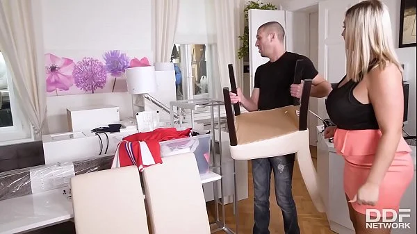 Modelos adolescentes brincalhões em sexy