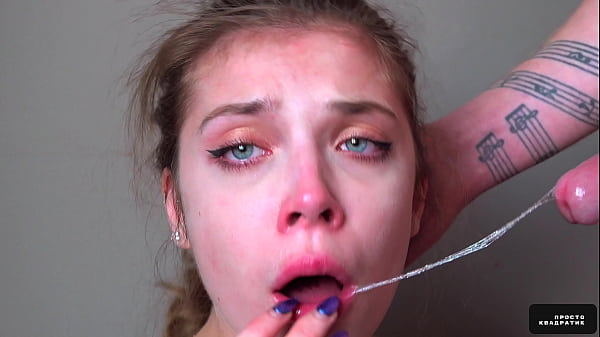 Lovely Teen Girl si esibisce in un'adolescente